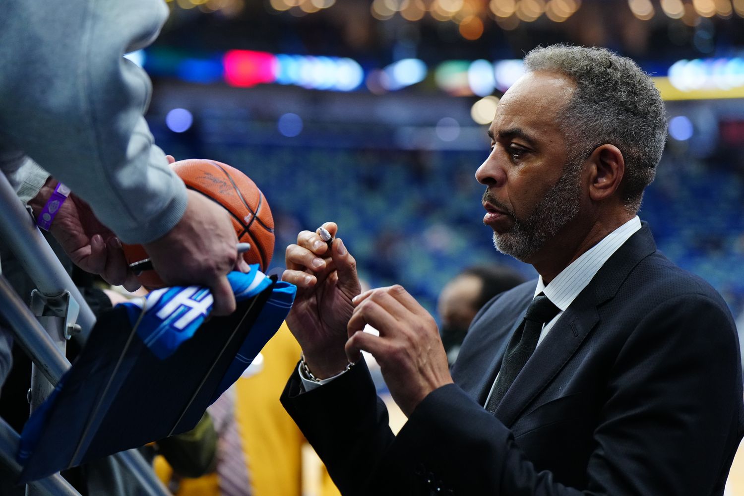 Dell Curry signs autographs before the Hornets' 142-120 win over the Pelicans on March 11, 2022.